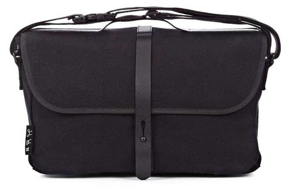 brompton-shoulder-bag-with-cover-and-frame-black.jpg
