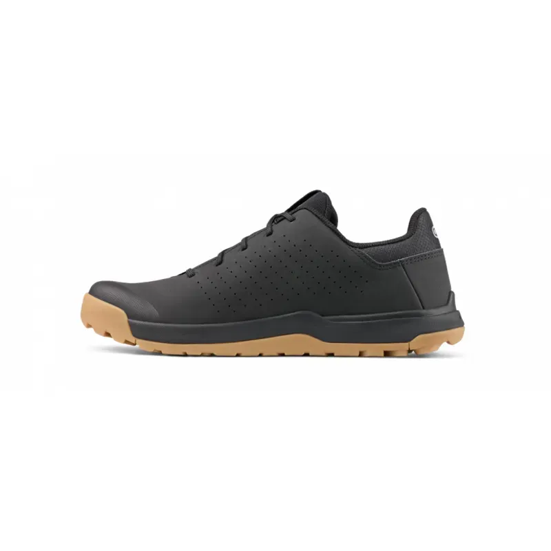 Crank Brothers Stamp Trail Lace Shoes in Black-2