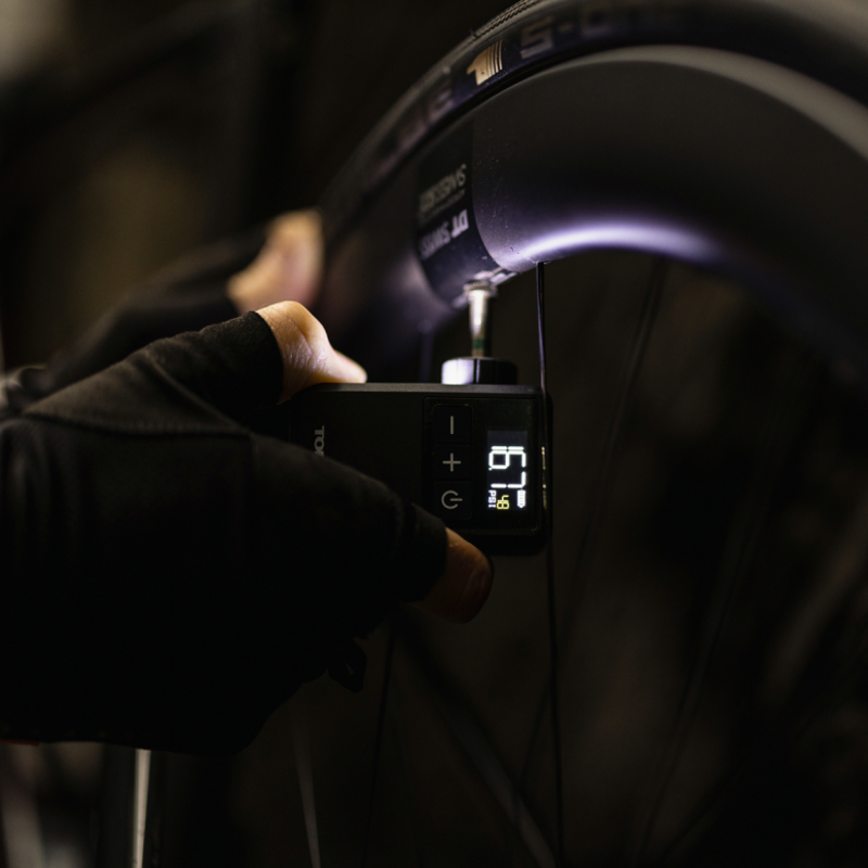 E-Booster Digital Mini Pump Black-5