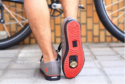 bike-shoes-red.png