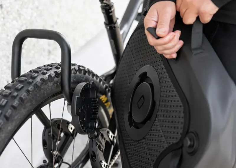 Aeroe QuickLock 10L Urban Backpack in Black-2