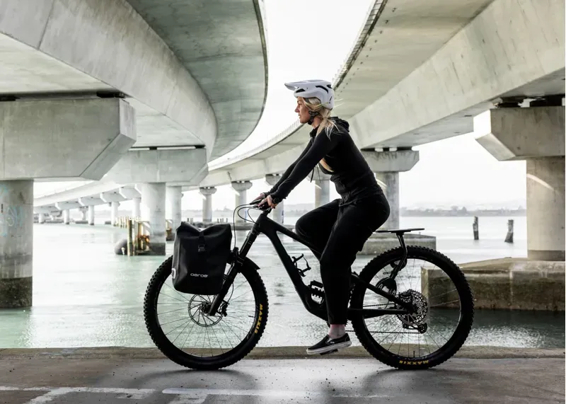 Aeroe 14L Urban Pannier in Black-4