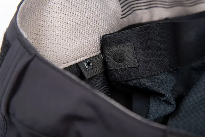 Endura Women's MT500 Spray Baggy Trousers II in Black-2