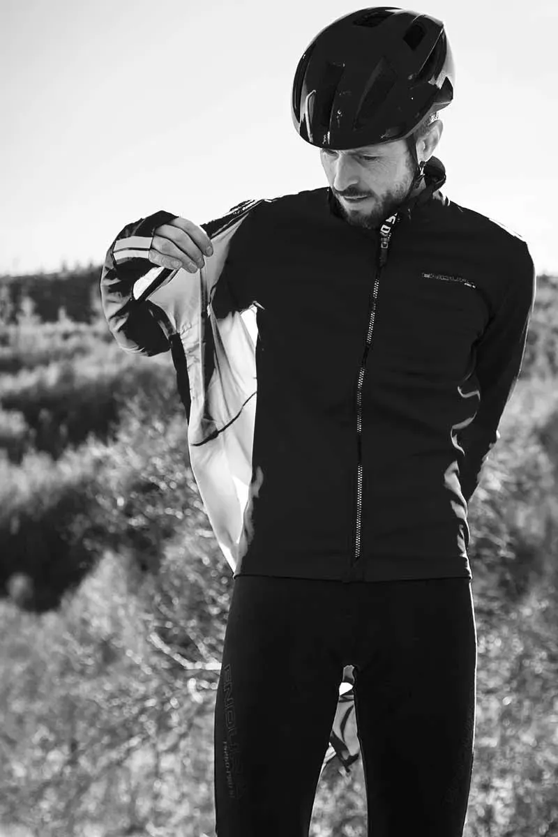Endura FS260 Pro Adrenaline Race Cape in Black-1