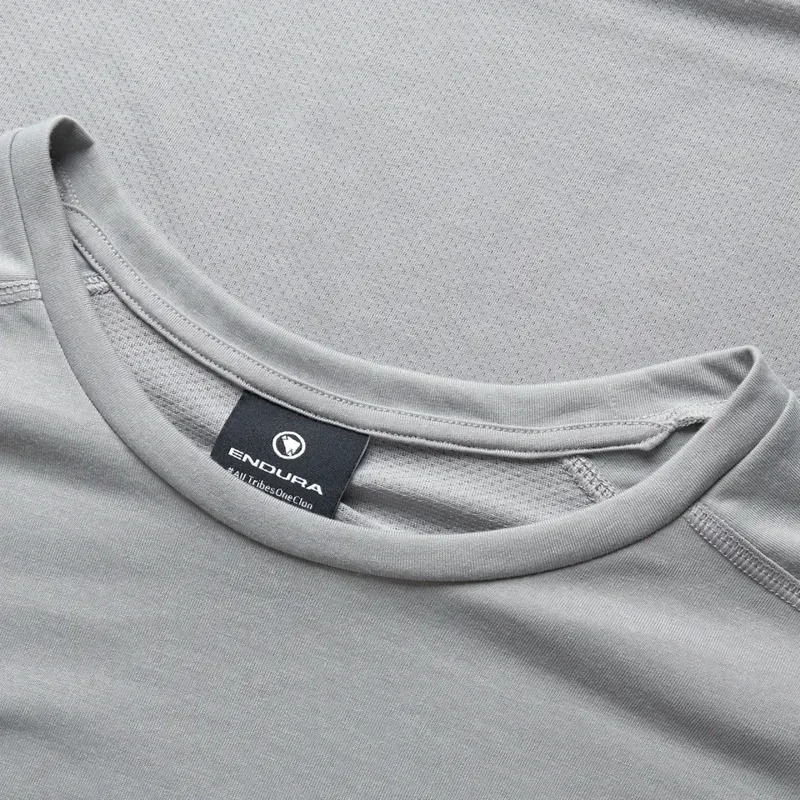 Endura Men's Loop Long Sleeve Tech Tee in Dreich Grey-5