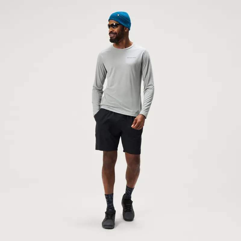 Endura Men's Loop Long Sleeve Tech Tee in Dreich Grey-9