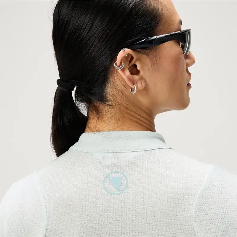 Endura Women's Loop S/S Zipped Jersey in Mains Grey-8