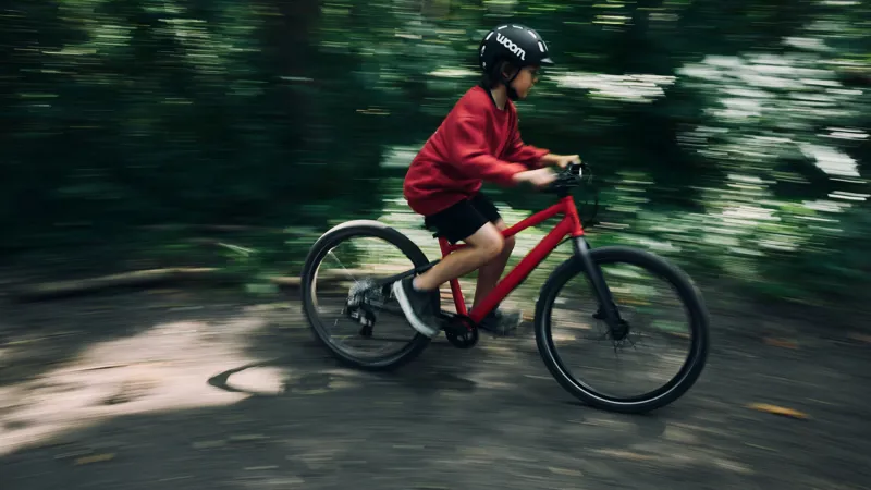 Woom Explore 5 24 Kids Bike in Magnetic Blue-3
