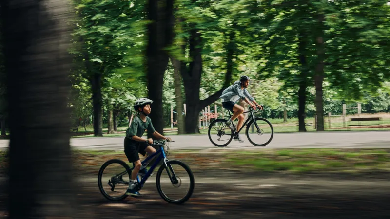 Woom Explore 6 26 Kids Bike in Magnetic Blue-3