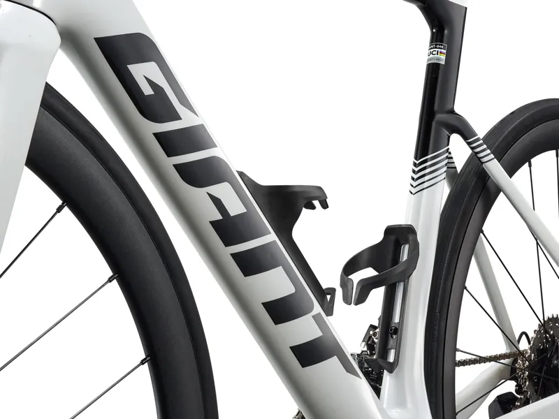 Giant Propel Advanced 2 Road Bike in White-3