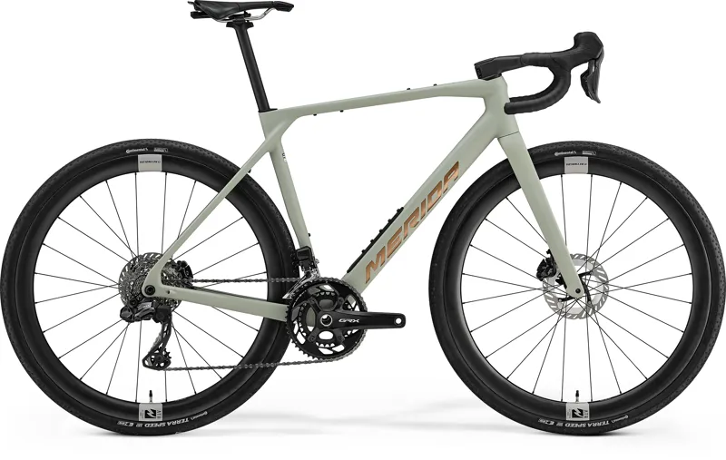 Merida Mission 7000 2026 in Matt Early Moss Grey/Bronze