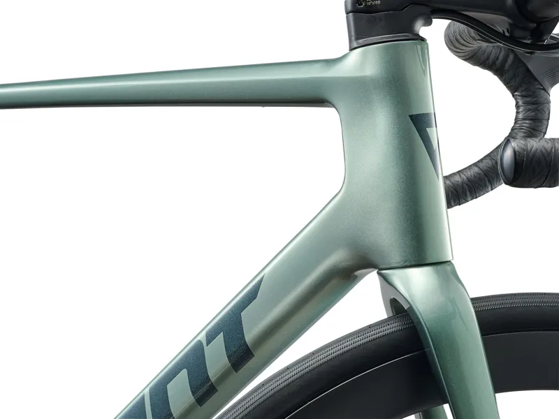 Giant TCR Advanced 0 Di2 Compact Road Bike in Alpine Green-1