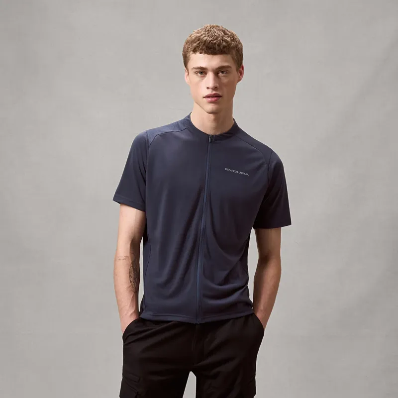 Endura Loop Short Sleeve Zipped Jersey in Carbon Grey-3