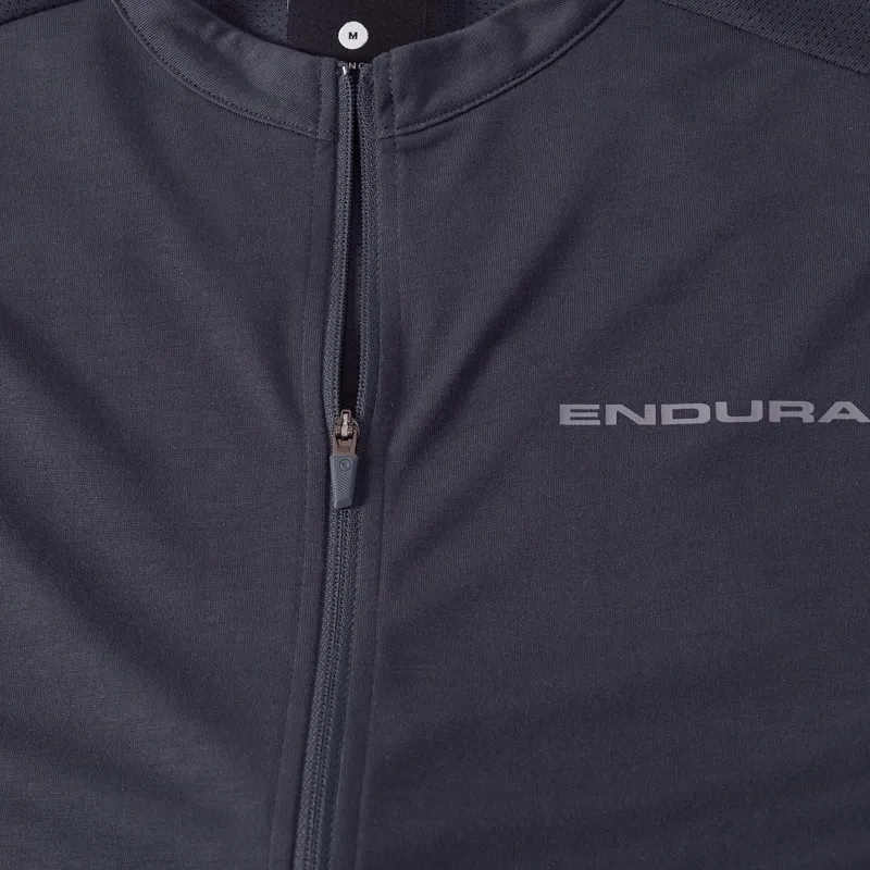 Endura Loop Short Sleeve Zipped Jersey in Carbon Grey-2