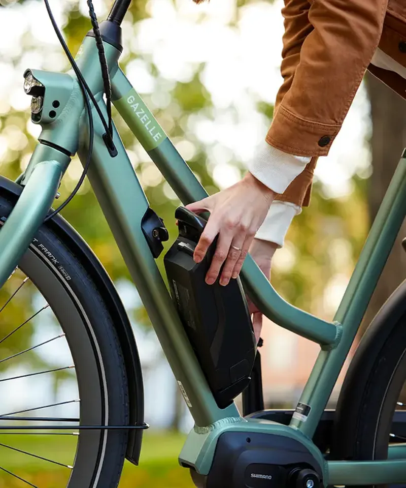 Gazelle Esprit C7 HMS 2025 418Wh Low-Step Electric Hybrid Bike in Moss Green-1