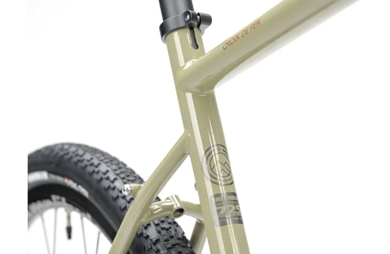 Genesis Croix De Fer 30 2025 Gravel Bike in Pavement-2