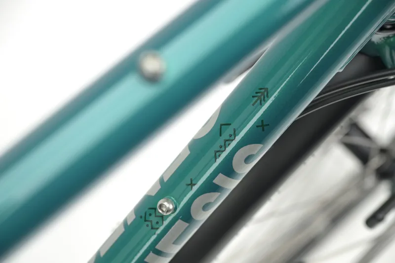 Genesis Tour De Fer 20 Touring Bike in Sterling Gloss Medium-7