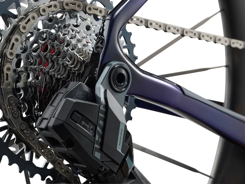 Giant Revolt Advanced SL 2 Gravel Bike in Deep Lagoon-5