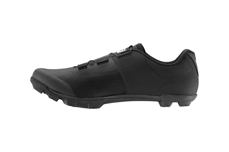 Giant Charge 3 Shoes in Matte Black-2