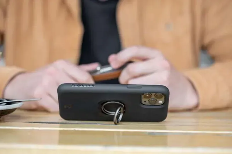 Quad Lock V2 Phone Ring/Stand in Black-4