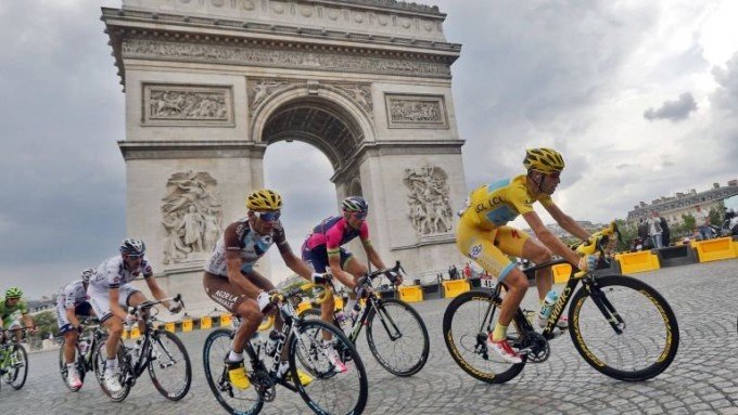vincenzo-nibali-paris-champs-elysees-arc-de-triomphe.jpg
